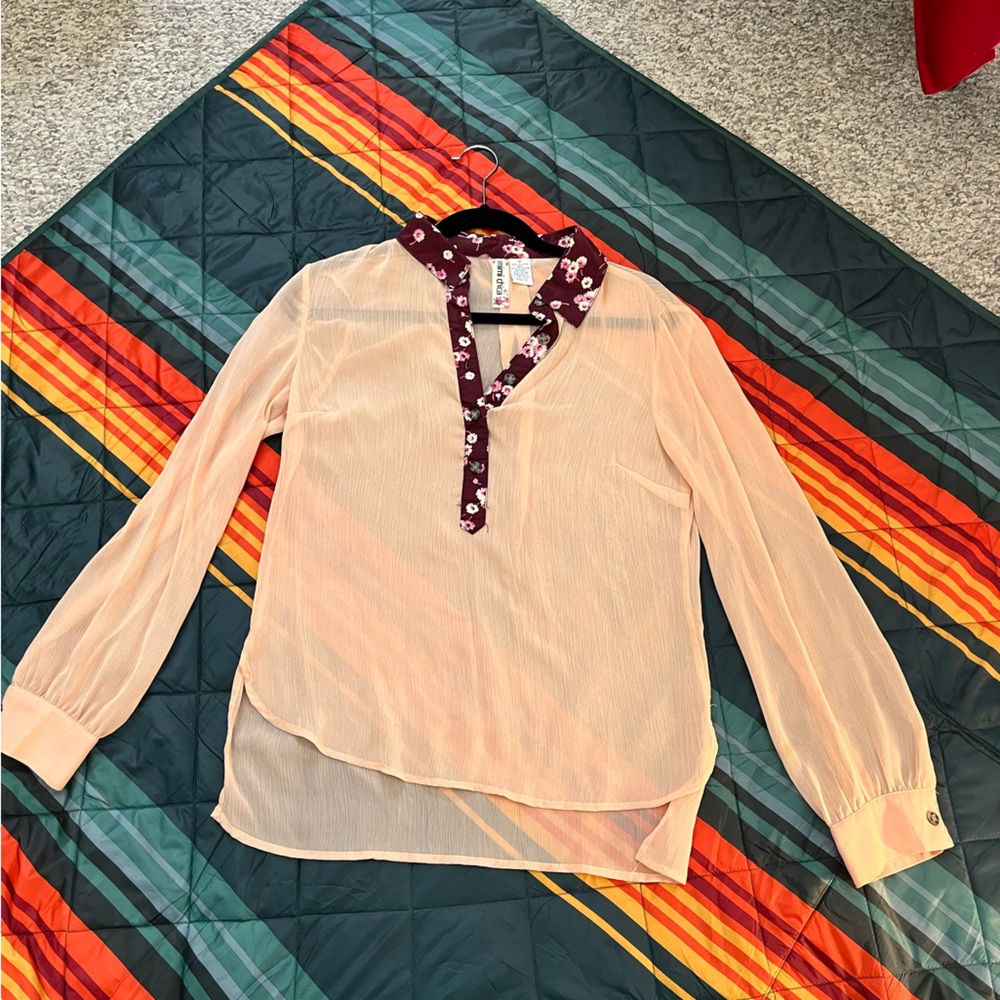 Sheer blouse with collar and floral trim